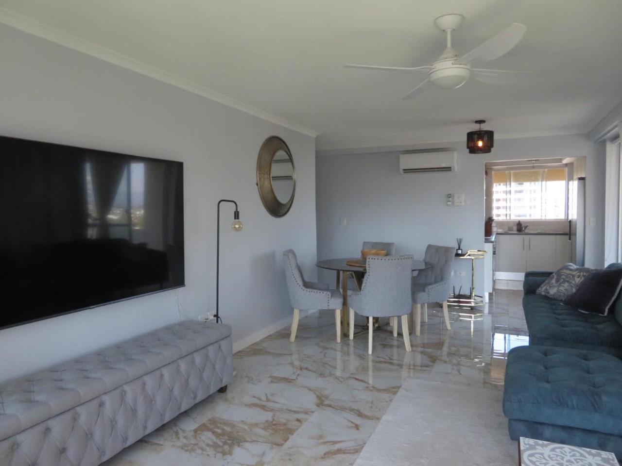 גולד קוסט Surfers Beachside Holiday Apartments חדר תמונה